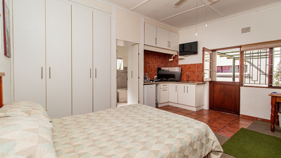 5 Bedroom Property for Sale in The Island Western Cape